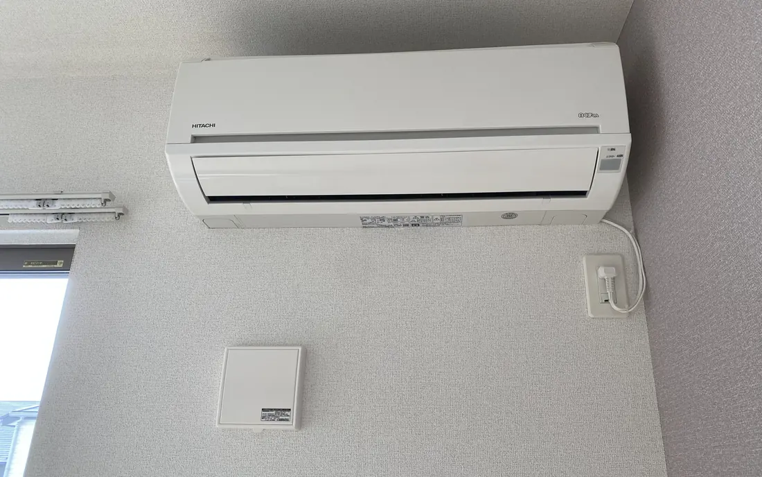 新しく取り付けた壁掛けエアコンの室内機