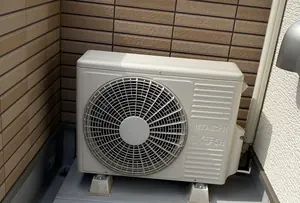 ベランダに設置した室外機